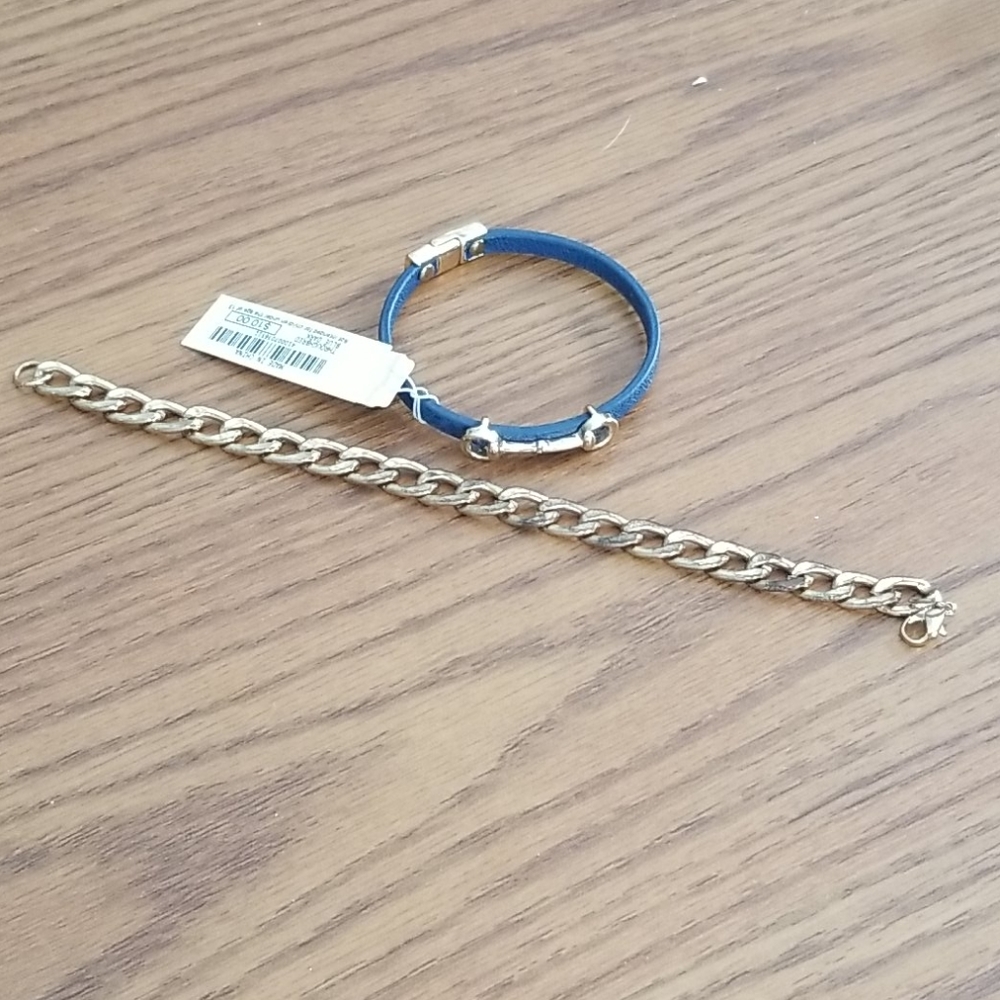 Lot of 2 gold tone bracelets